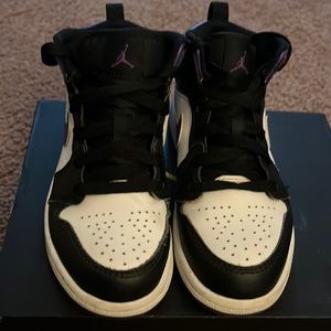 2022
Air Jordan 1 Mid GS 'Dark Iris' kid 12c